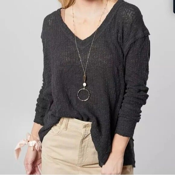 Free People Oversized Ocean Air Hacci Dark Grey Size Small Long Sleeve V Neck - Picture 1 of 9
